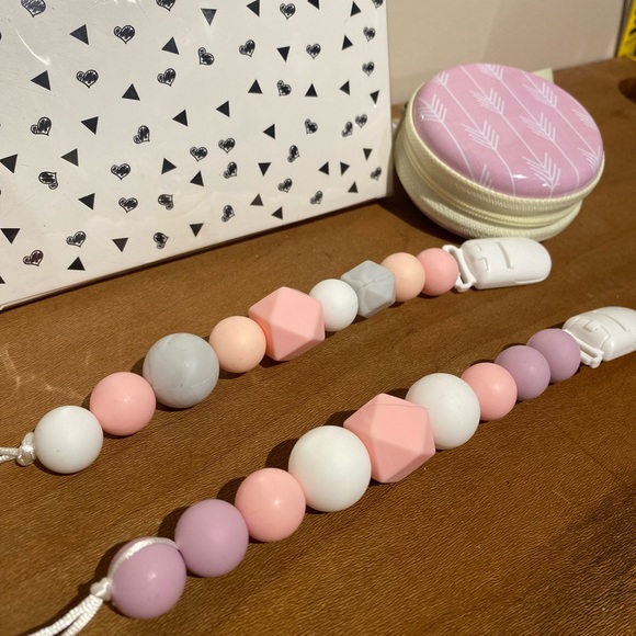 Silicone Pacifier Clips and Case - Picture 3 of 4